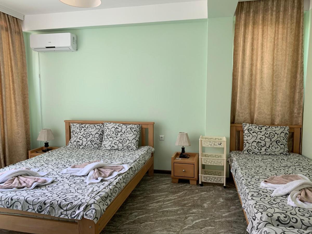 Gala Hotel Уреки Екстериор снимка