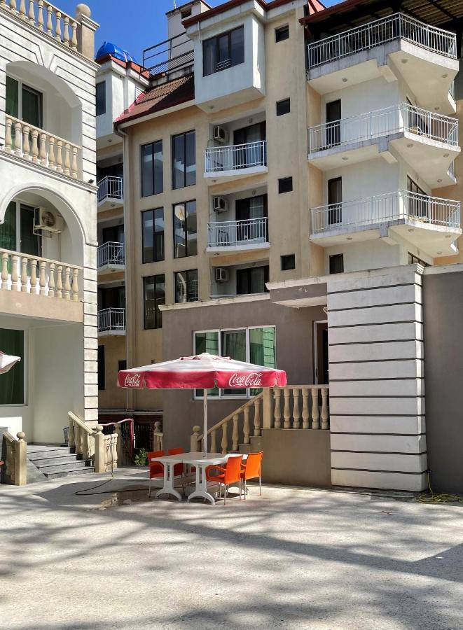 Gala Hotel Уреки Екстериор снимка