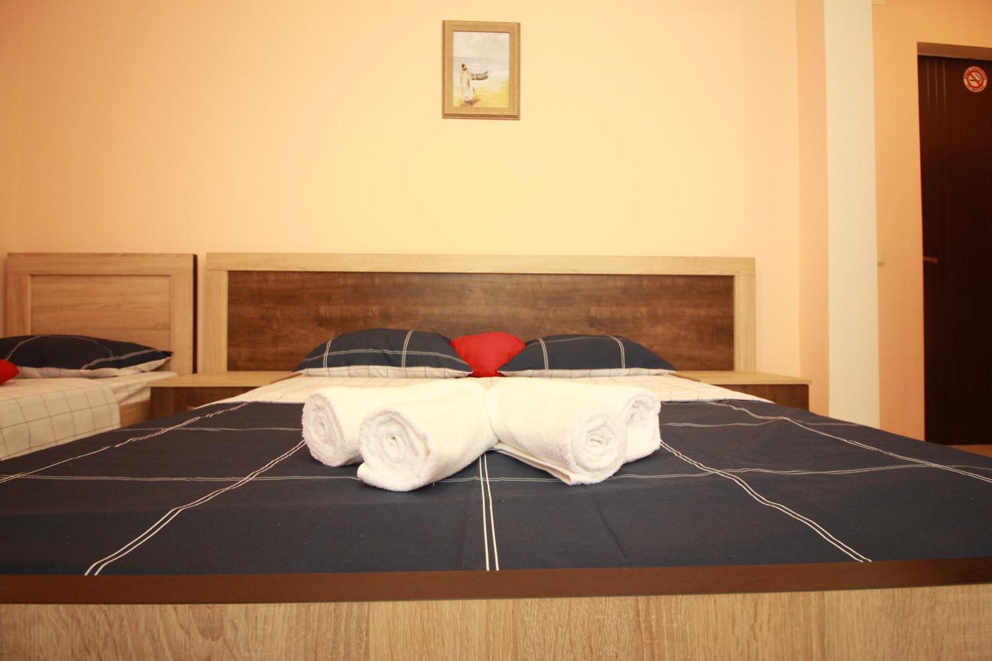 Gala Hotel Уреки Екстериор снимка