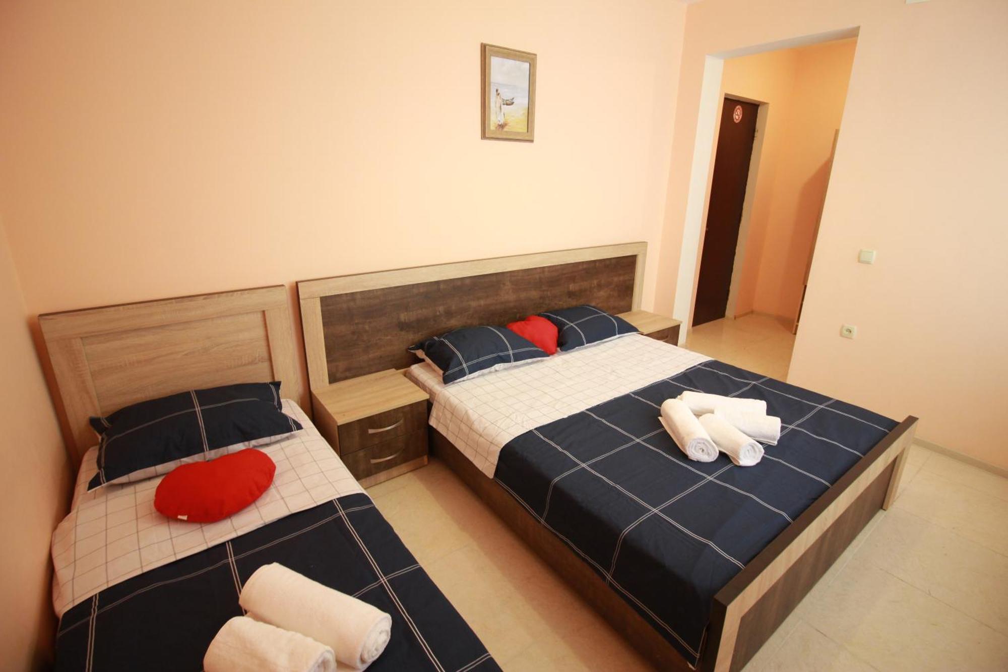 Gala Hotel Уреки Екстериор снимка