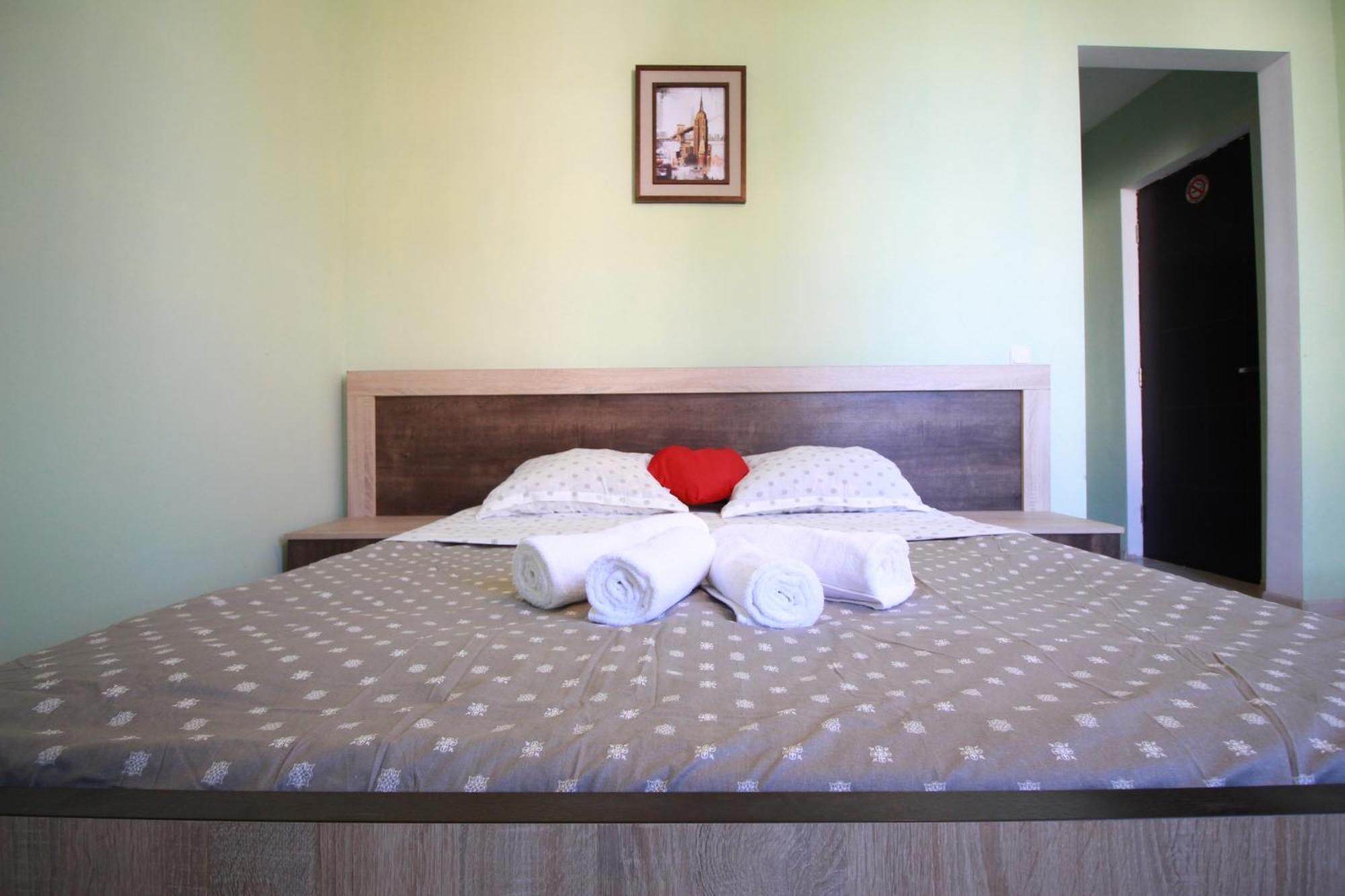 Gala Hotel Уреки Екстериор снимка