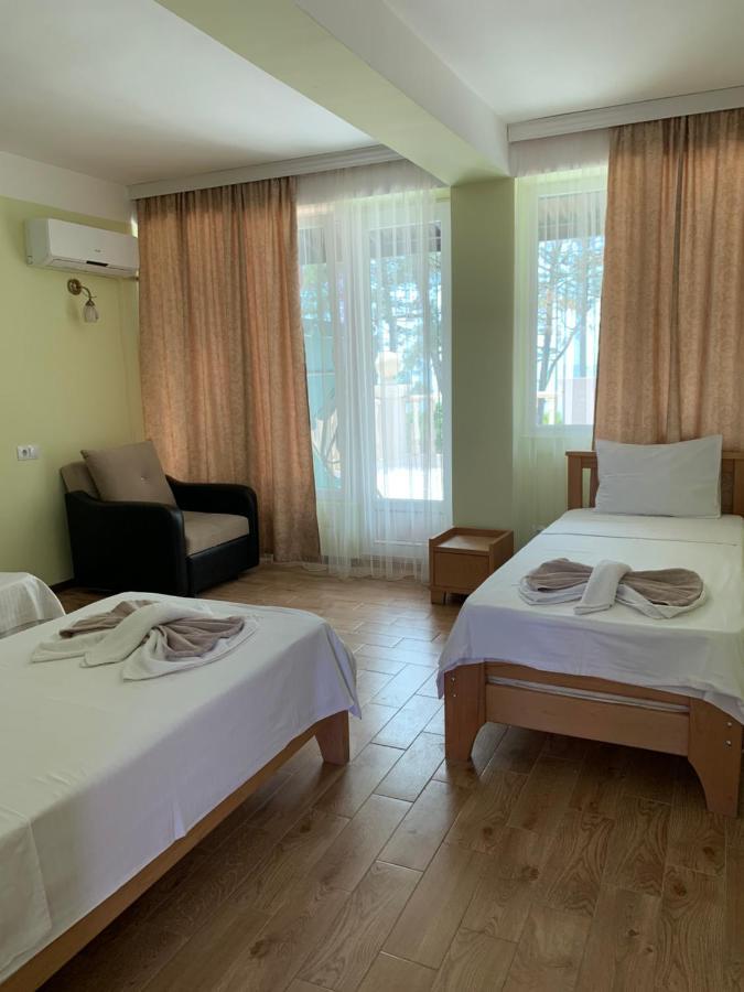 Gala Hotel Уреки Екстериор снимка