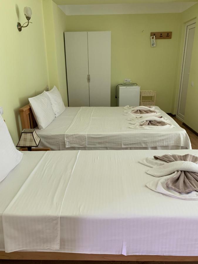 Gala Hotel Уреки Екстериор снимка